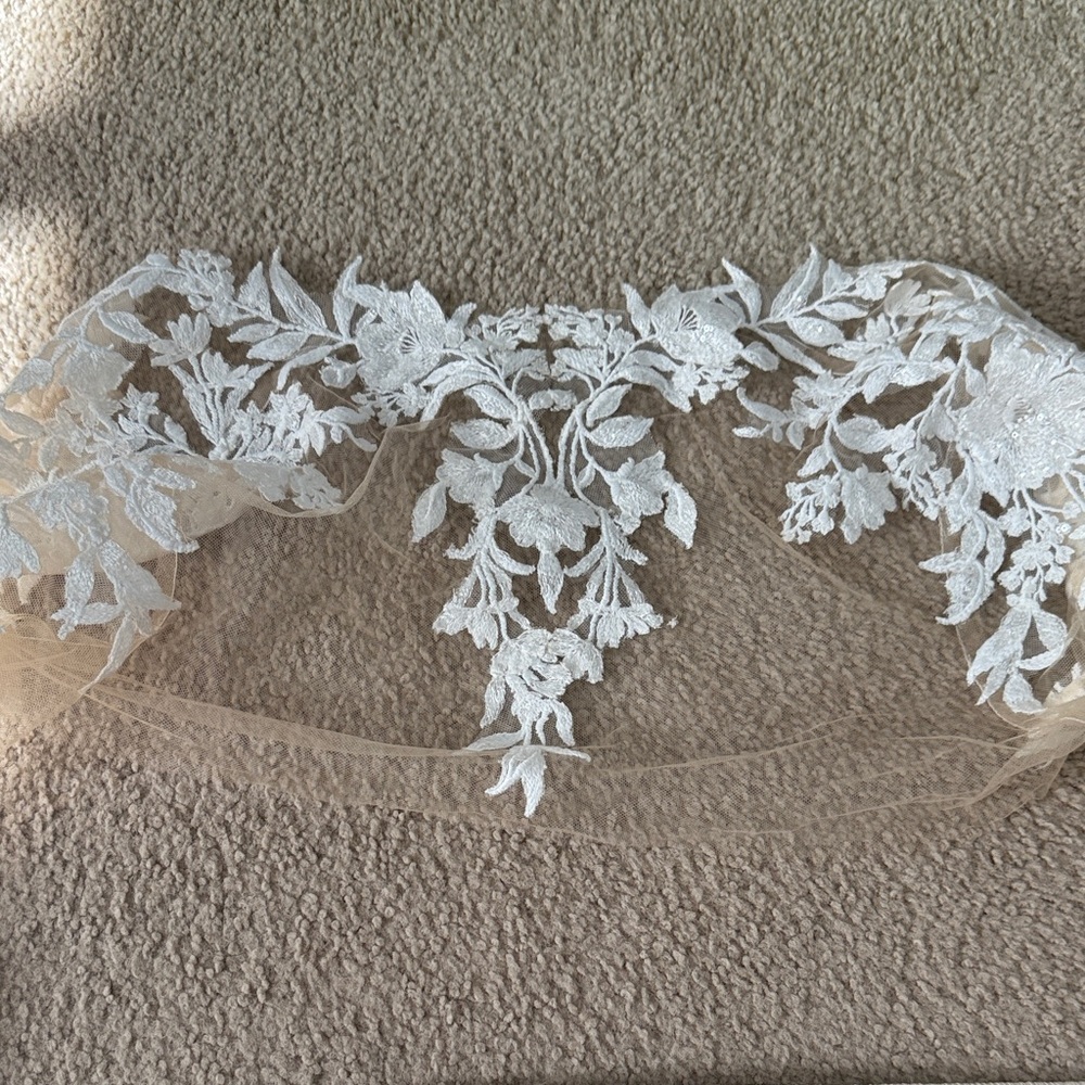 Elegant Lace Bolero - Picture 6 of 7